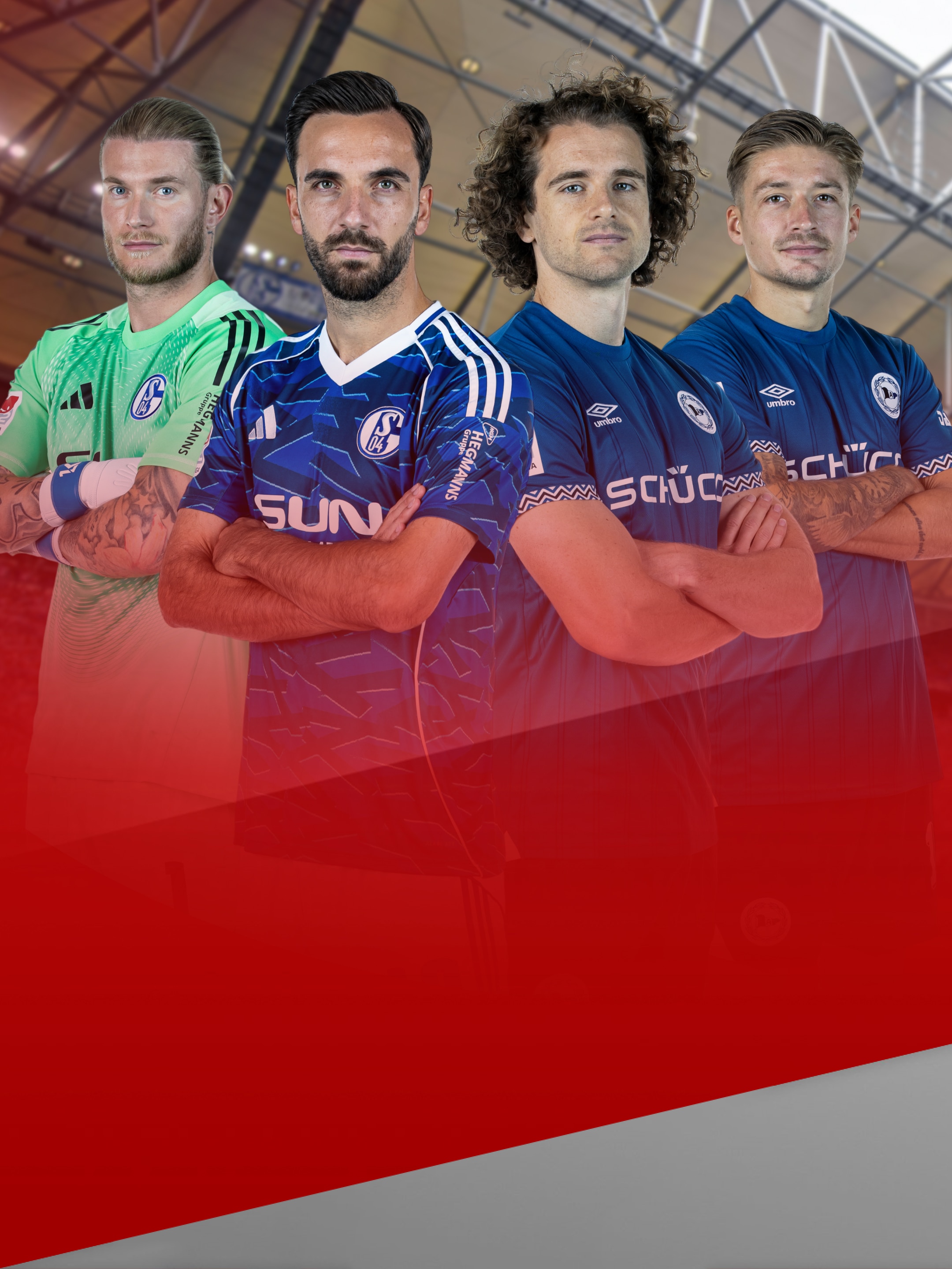 Jeweils zwei Spieler vom FC Schalke 04 und Arminia Bielefeld